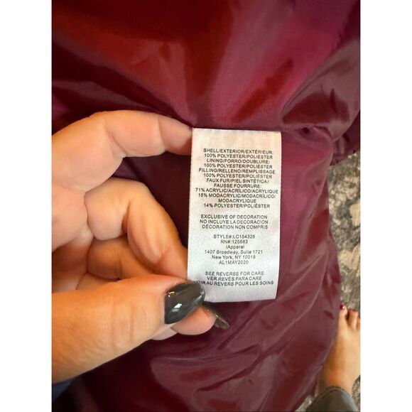 Big Chill Burgundy Long Fur Trimmed Puffer Coat sz M EUC - Picture 7 of 7